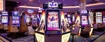 8888by ငါးပစ်ဂိမ်း Multi-player mode တွင် ကစားသမားများ Boss Fish ကို ပူးပေါင်းပစ်နေသောမြင်ကွင်း